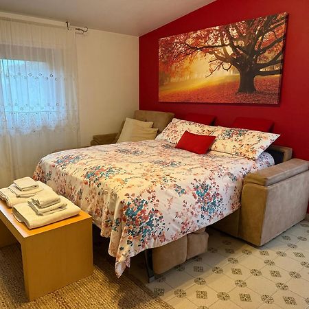 B&B Villa Mirella Casnate Con Bernate Εξωτερικό φωτογραφία