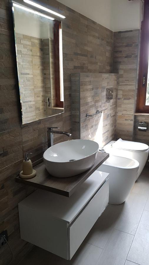 B&B Villa Mirella Casnate Con Bernate Εξωτερικό φωτογραφία