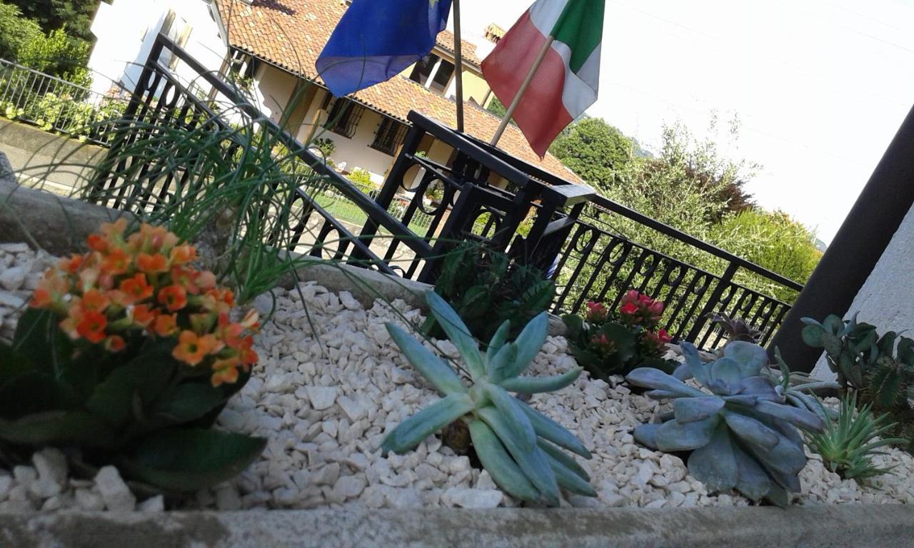 B&B Villa Mirella Casnate Con Bernate Εξωτερικό φωτογραφία