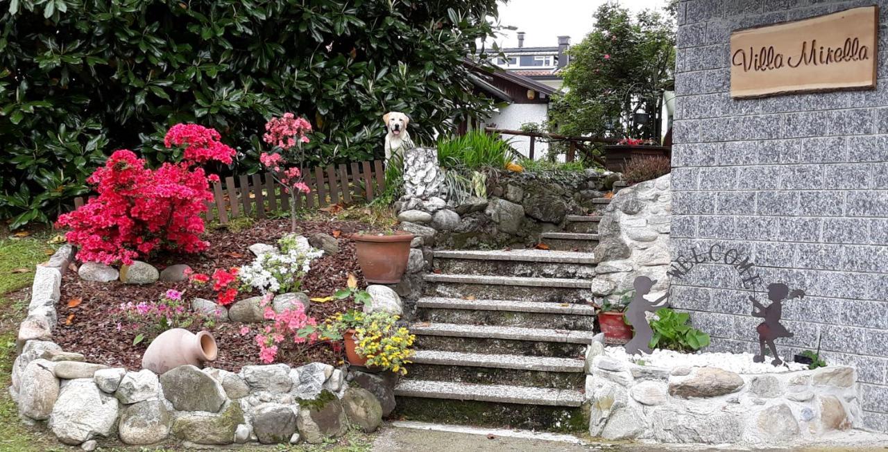 B&B Villa Mirella Casnate Con Bernate Εξωτερικό φωτογραφία